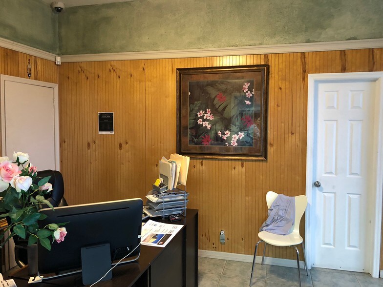 More Photos Of 707-709 N Dixie Hwy, Hallandale Beach Auto Repair For Lease