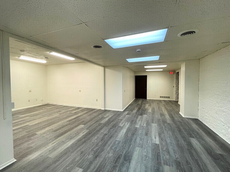 More Photos Of 6947 Promway Ave NW, North Canton Office For Lease