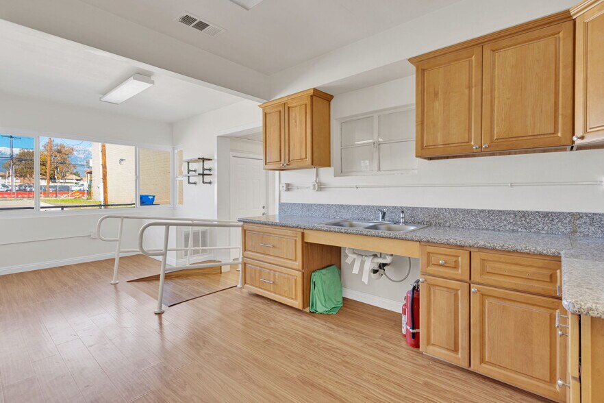 More Photos Of 943 W Holt Blvd, Ontario General Retail For Sale