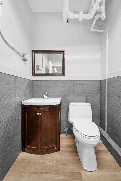 More Photos Of 20 Clinton St, New York Apartments For Lease