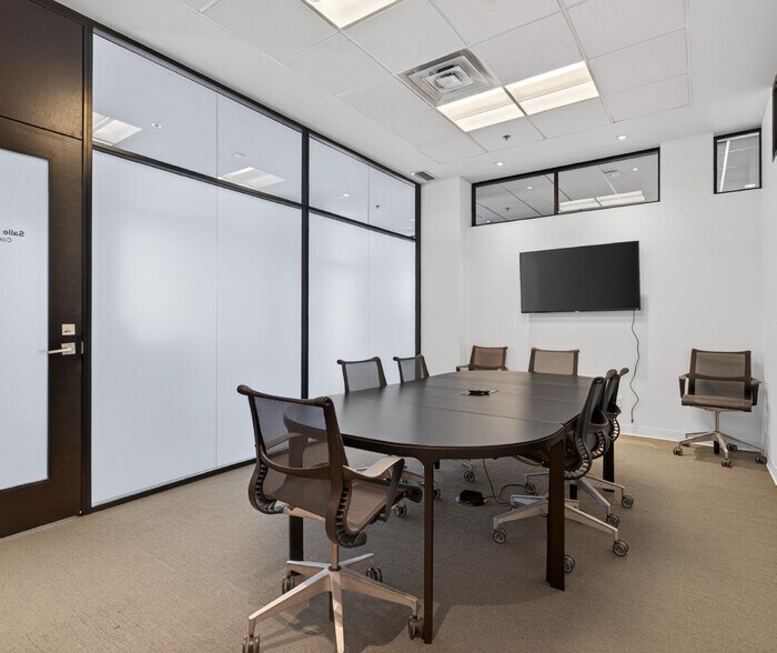 More Photos Of 1428-1432 Boul Saint-Martin O, Laval Office For Sale