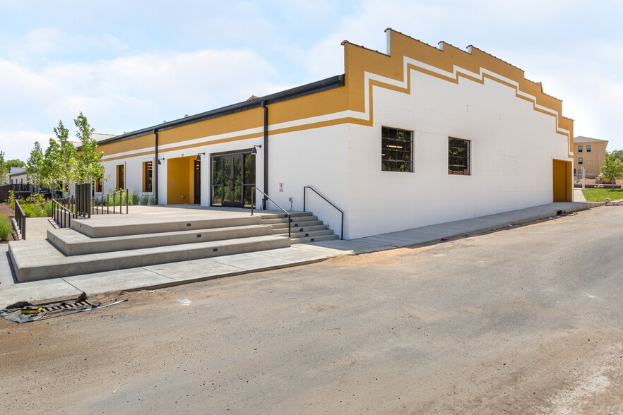 More Photos Of 921 Cherokee Ave, Nashville Storefront Retail Office For Lease