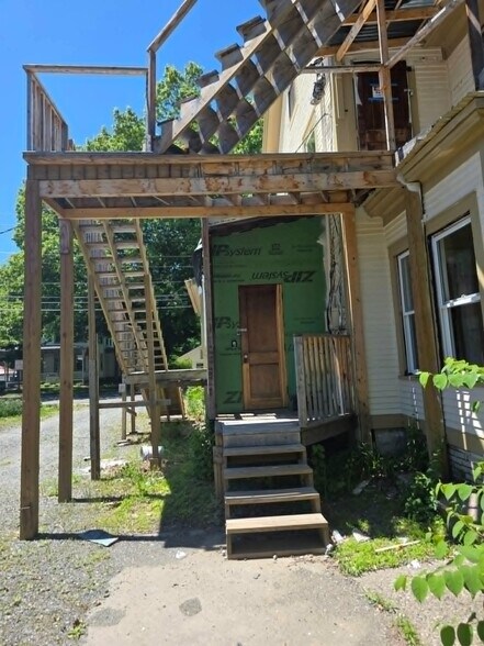 More Photos Of 33 Oak St, Brattleboro Apartments For Sale
