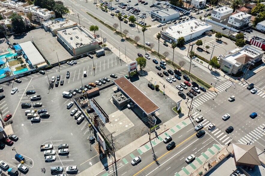 More Photos Of 5560 Van Nuys Blvd, Sherman Oaks Service Station For Sale