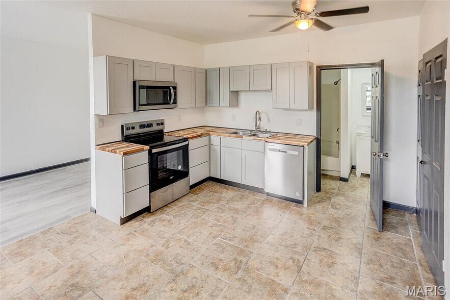 More Photos Of 821 Niedringhaus Ave, Granite City Apartments For Sale