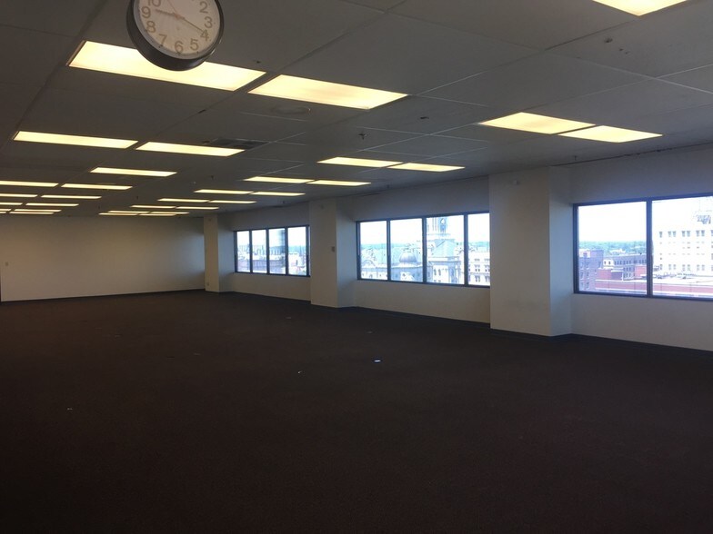 More Photos Of 16-20 NW 3rd St, Evansville Office For Lease
