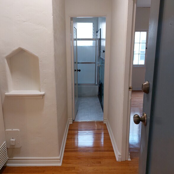 More Photos Of 626 S Cloverdale Ave, Los Angeles Apartments For Sale