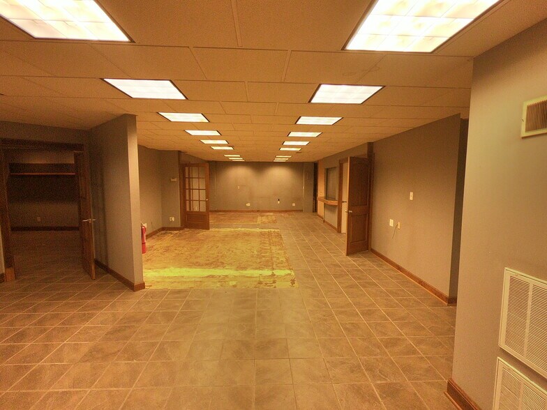 More Photos Of 145 1st Dr NE, New Philadelphia Flex For Lease