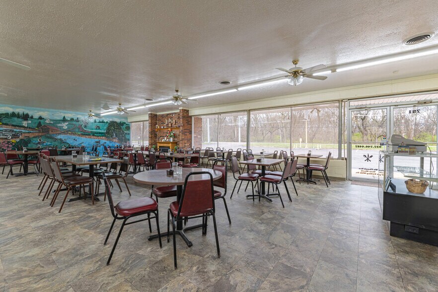 More Photos Of 749-751 Dayton Oxford Rd, Carlisle Freestanding For Lease