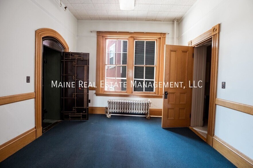 More Photos Of 15 Columbia St, Bangor Office Residential For Lease