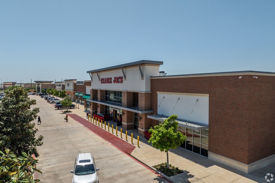 Primary Photo Of 13517 University Blvd, Sugar Land Unknown For Lease