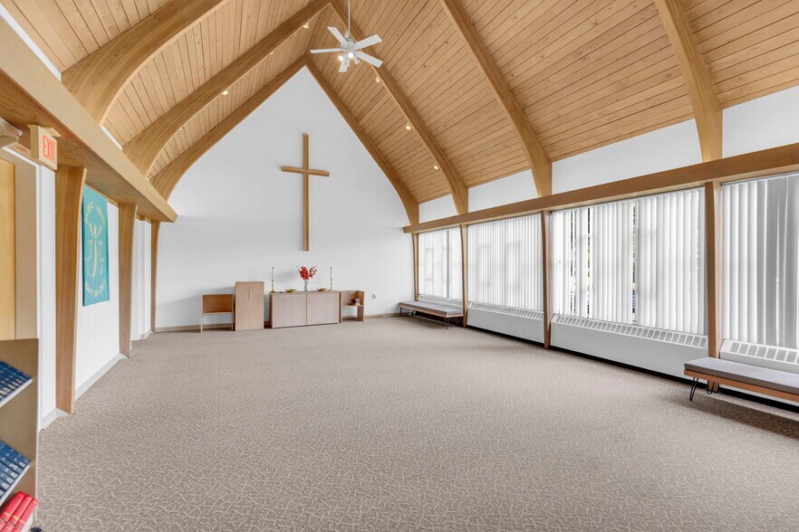 More Photos Of 61 Main St, Unionville Office For Sale