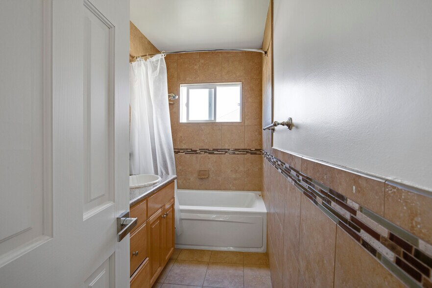 More Photos Of 447 S Palm Dr, Beverly Hills Apartments For Sale
