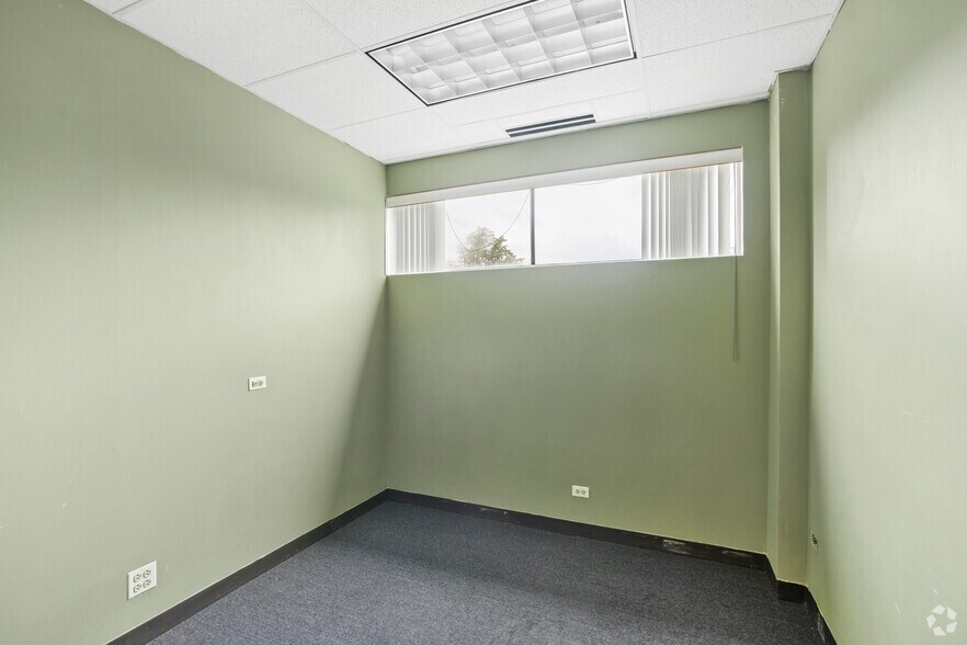 More Photos Of 4425 W 63rd St, Chicago Office For Lease