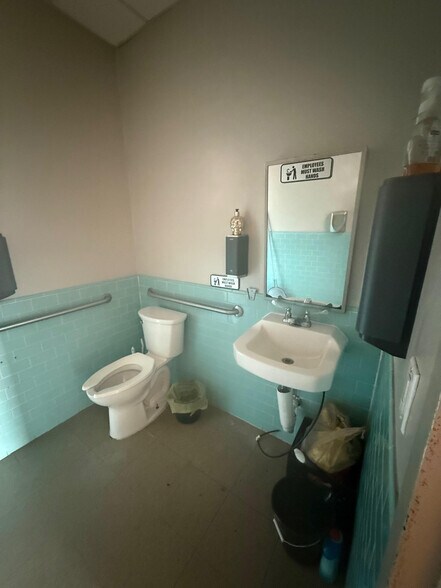 More Photos Of 103 E Boston Rd, Edgewater Freestanding For Lease