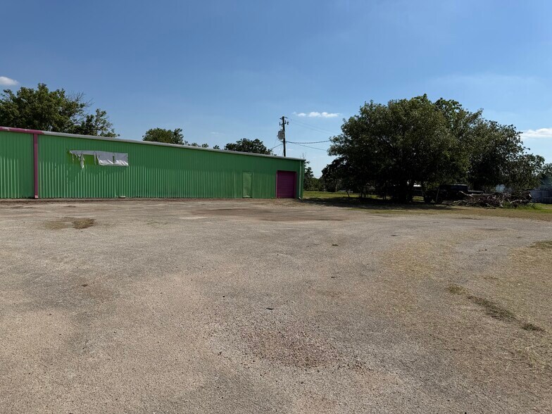 More Photos Of 201 W 2nd Ave, Nixon Warehouse For Sale