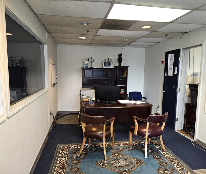 More Photos Of 6276 Memorial Dr, Stone Mountain Auto Dealership For Lease