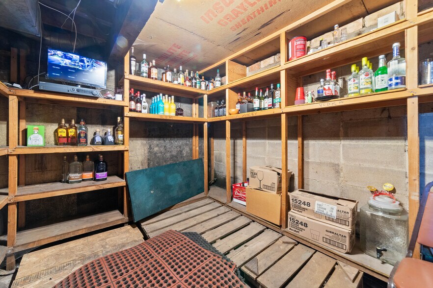 More Photos Of 1321 Commonwealth Ave, Duluth Storefront For Sale