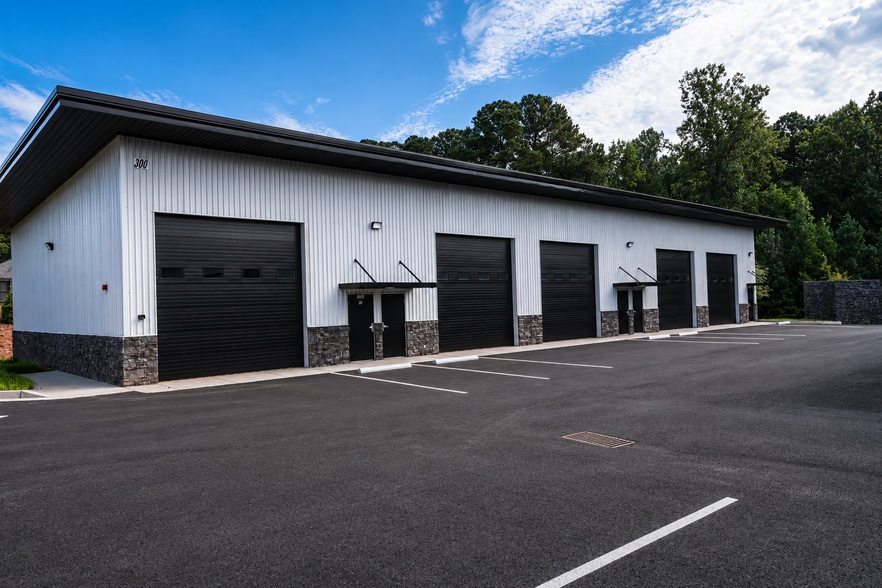 Primary Photo Of 852 Seven Hills Blvd, Acworth Manufacturing For Sale