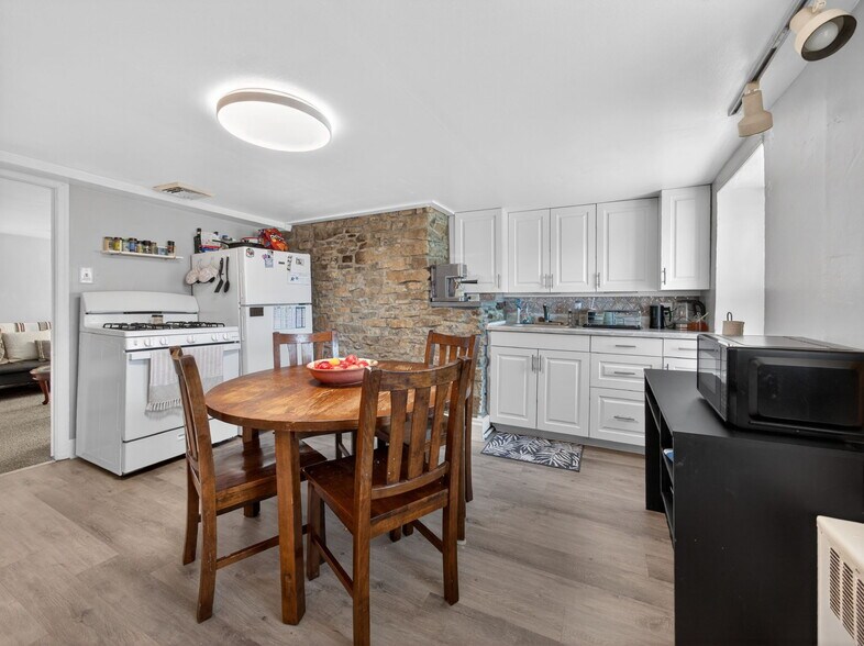 More Photos Of 1434-1436 W Broad St, Quakertown Office For Sale