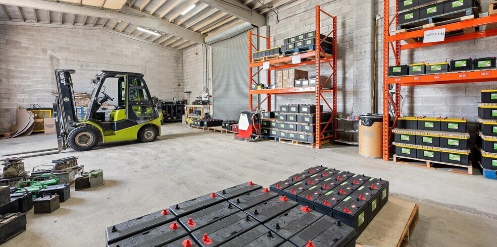 More Photos Of 461 Athabasca St E, Moose Jaw Warehouse For Lease