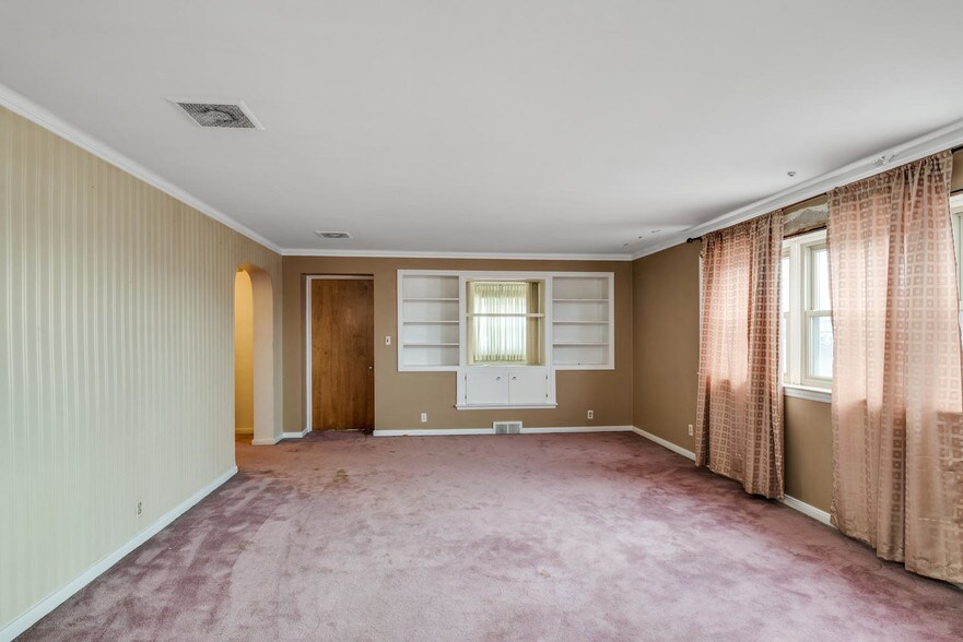More Photos Of 5401 Schaefer Rd, Dearborn Storefront Retail Office For Lease