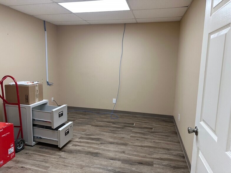 More Photos Of 4850 Lafin Rd, Beaumont Warehouse For Lease