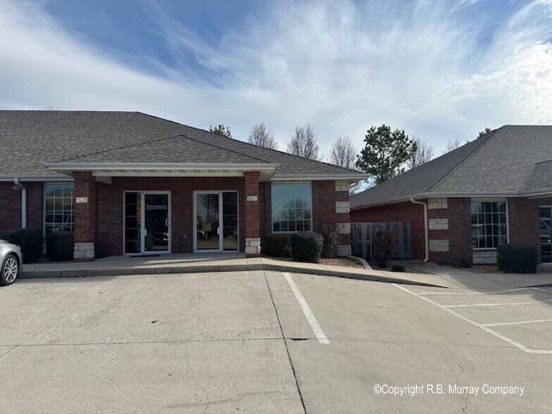 More Photos Of 4650 S National, Springfield Office For Lease