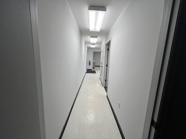 More Photos Of 585 Old Georgia Rd, Moore Warehouse For Lease