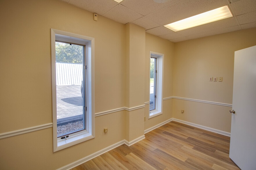 More Photos Of 202 W Main St, Glen Carbon General Retail For Sale