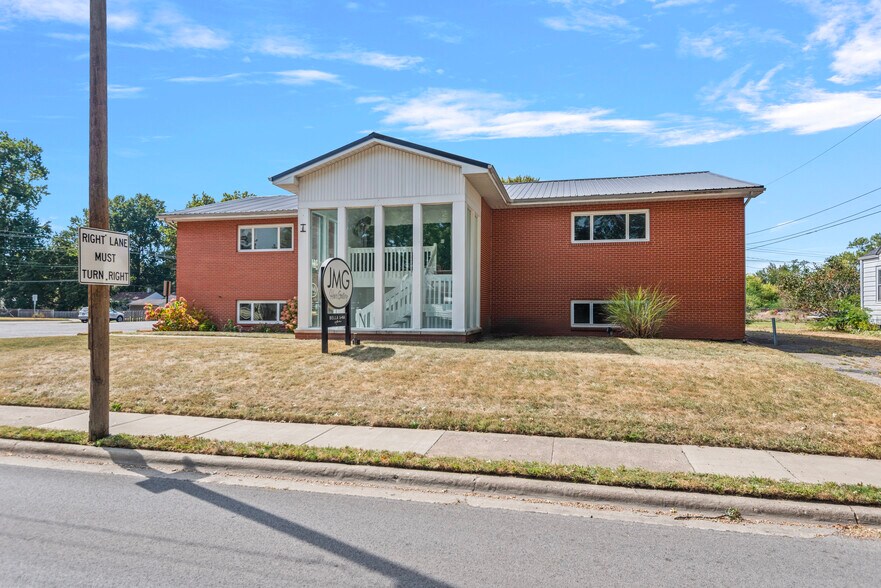 More Photos Of 2445 S 5th St, Springfield Office For Sale