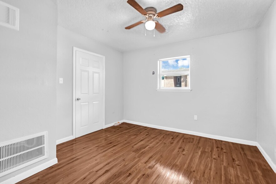 More Photos Of 6205 Jackson Rd, Hitchcock Apartments For Sale