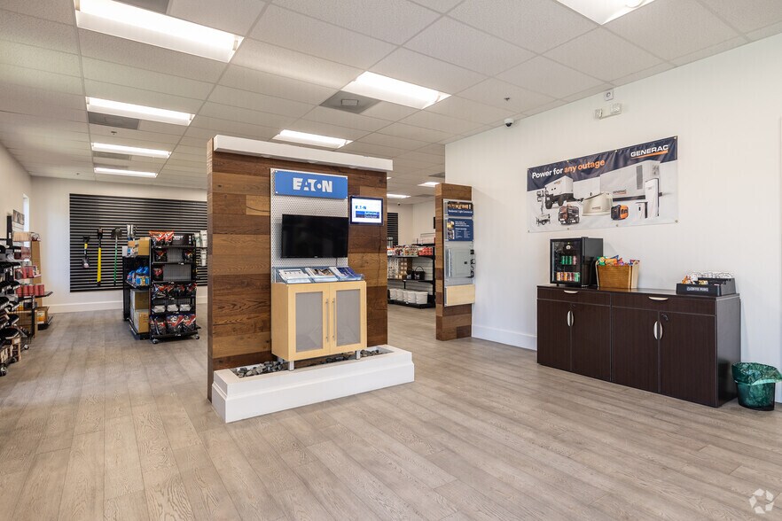 More Photos Of 8051 Bayberry Rd, Jacksonville Warehouse For Sale