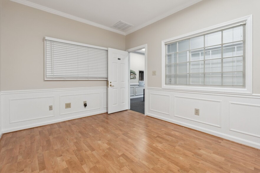 More Photos Of 1680 E Gude Dr, Rockville Office Residential For Lease
