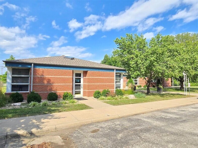 More Photos Of 401 N East St, Paola Office For Sale