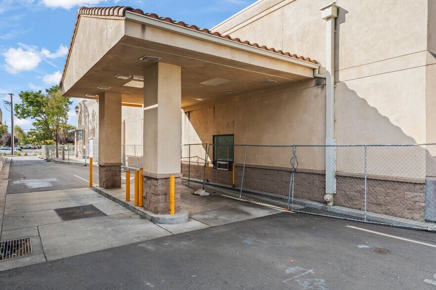 More Photos Of 7155 24th St, Sacramento Drugstore For Sale
