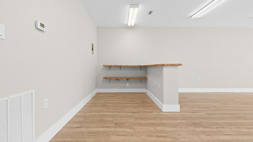 More Photos Of 648 S Commerce Ave, Sebring Freestanding For Sale