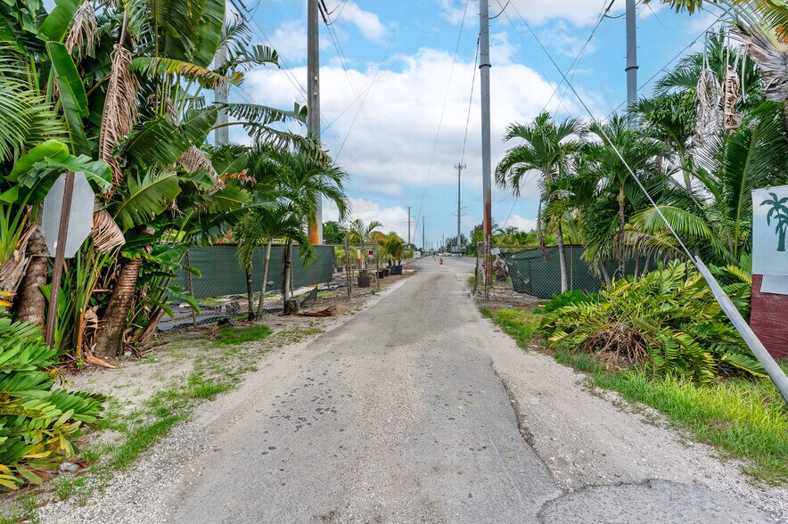 More Photos Of 5050 Peters Rd, Plantation Land For Lease
