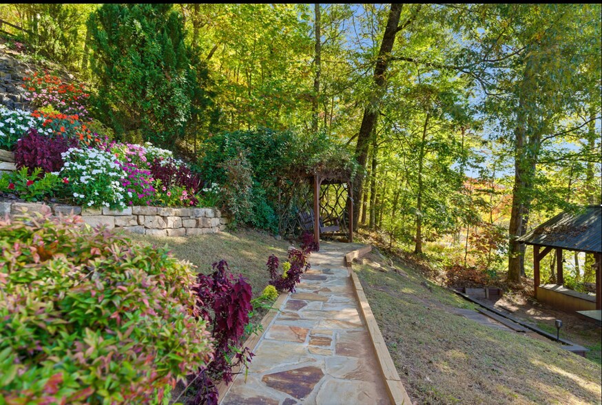 More Photos Of 2003 Bend of the Riv, Hiawassee Specialty For Sale