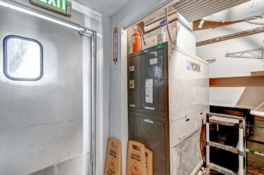 More Photos Of 15 E Centre St, Baltimore Bar For Sale