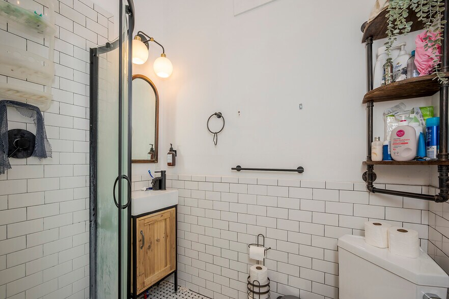 More Photos Of 199 E Loudon Ave, Lexington Office Residential For Sale