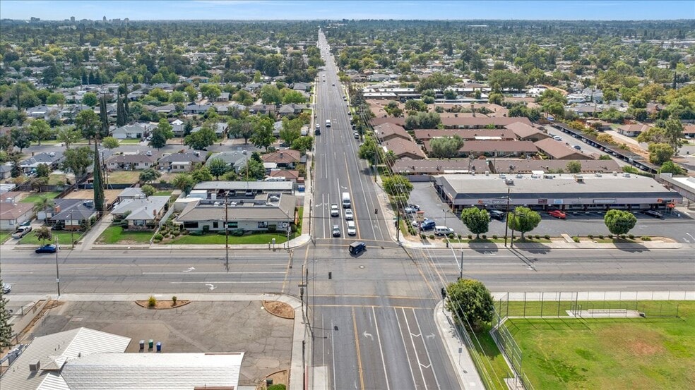 More Photos Of 445 W Dakota Ave, Fresno Office Residential For Sale