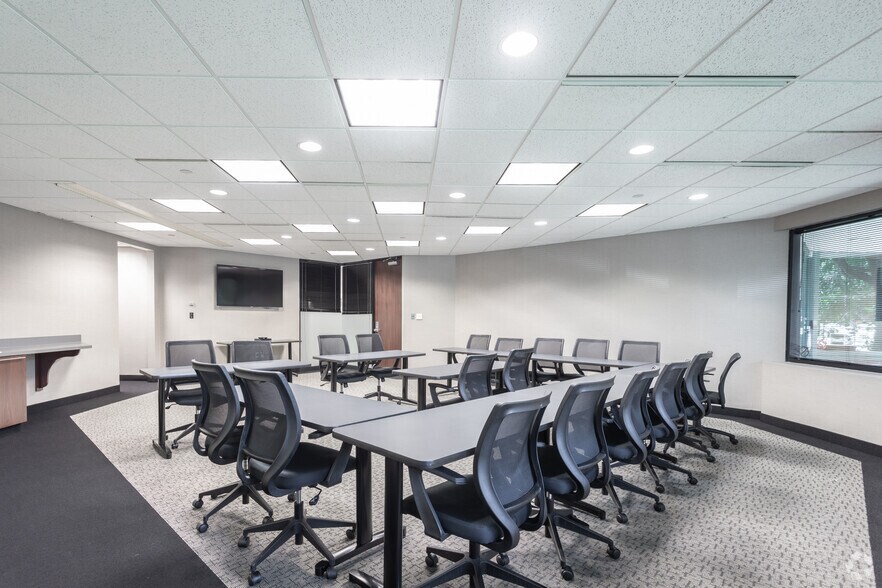 More Photos Of 5041 Corporate Woods Dr, Virginia Beach Unknown For Lease