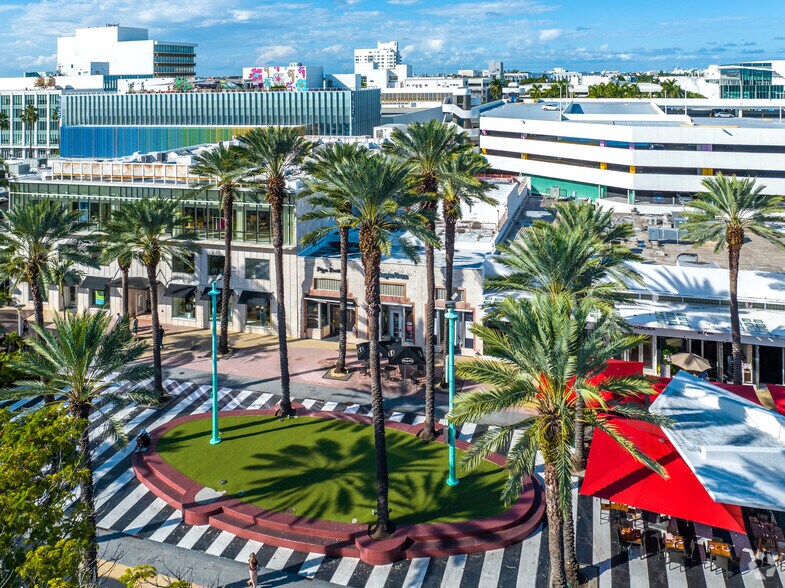 More Photos Of 663-669 Lincoln Rd, Miami Beach Storefront For Lease