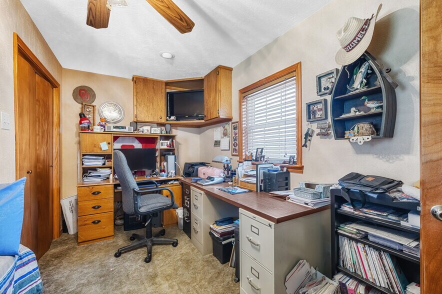 More Photos Of 10277 N 2130 Rd, Foss Convenience Store For Sale