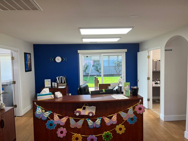 More Photos Of 12724 SE Stark St, Portland Medical For Sale