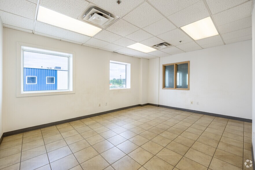More Photos Of 1177-1185 Venture Av SE, Calgary Warehouse For Sale
