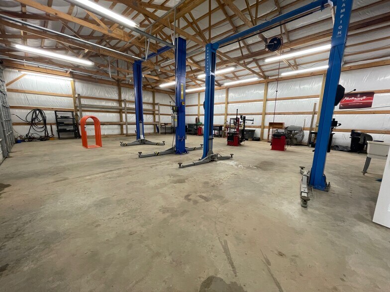 More Photos Of 6906 62/412 Highway, Viola Auto Repair For Sale