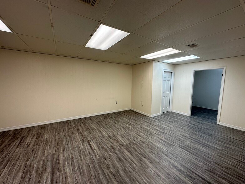 More Photos Of 3656 Government Blvd, Mobile General Retail For Lease