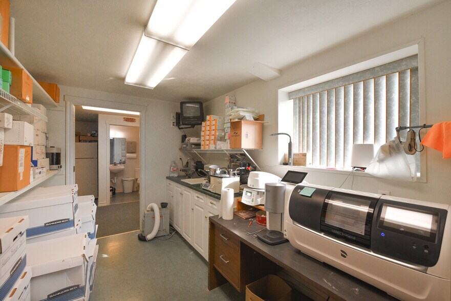 More Photos Of 602 N Gray St, Caldwell Medical For Sale